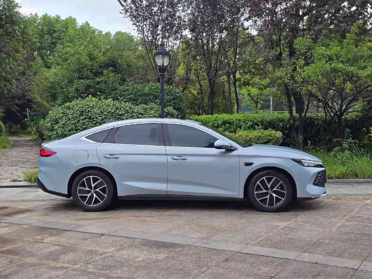 BYD QIN L, DM-I, 2025
بي واي دي چن أل، هجين، بلك إن هايبرد ، 2025
السيارة ماشية بحدود 4000 كم 

سقف بانوراما
13 كامرة، داش كام، ووضع الحراسة 
أوتو بارك  ( إصطفاف تلقائي)
رادارات أمامي وخلفي وجانبي
كرسي السائق كهرباء، الصندوق الخلفي كهرباء
4مودات قيادة
شحن وايرلس، ومنافذ يو أس بي وتايب سي
كراسي جلد
تكييف خلفي وأمامي
قيادة شبه آليه
لايتات LED
السيارة موجودة في كربلاء
للاستفسار  ***********
