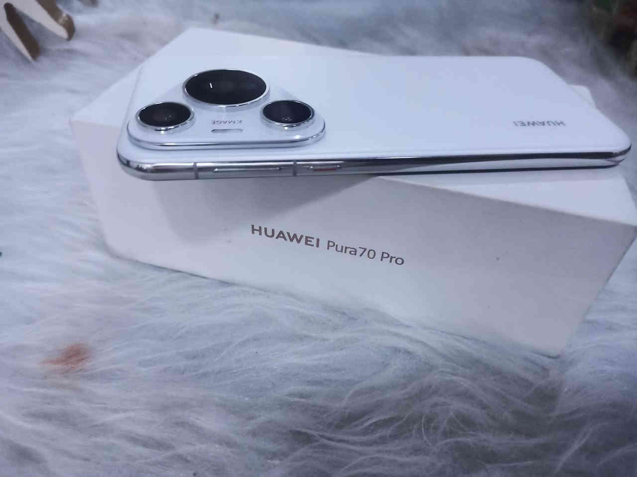 هواوي بيورا 70 برو
الغني عن التعريف 

المواصفات:

. سعة : 512GB تخزين + 12GB رام

. شاشة OLED بحواف منحنية

. كاميرا: XMAGE بجودة تصوير فائقة

Kirin 9000 معالج .

HarmonyOS نظام .

. الجهاز جديد كلياً - غير مفتوح ولا مستخدم

مكاني البصره القبله 

رقمي ***********
 السعر 750 الف
