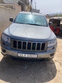 جيب لاريدو 2012 سيارة مثل ما واضحه بالصورة بيها ضرببه باب وجاملغ سيارة...