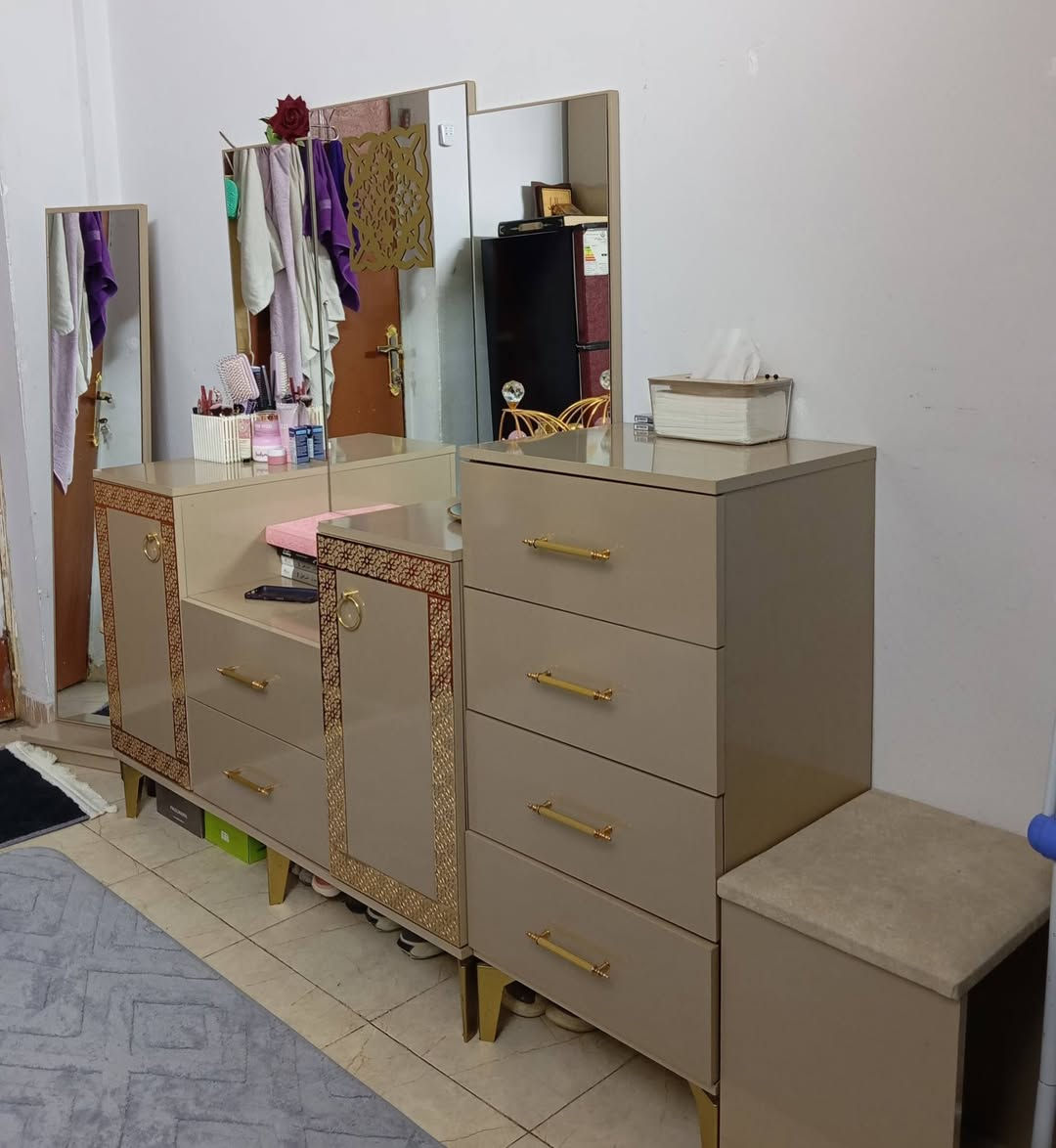 غرفه تركي ثقيل للبيع للاستفسار ***********
