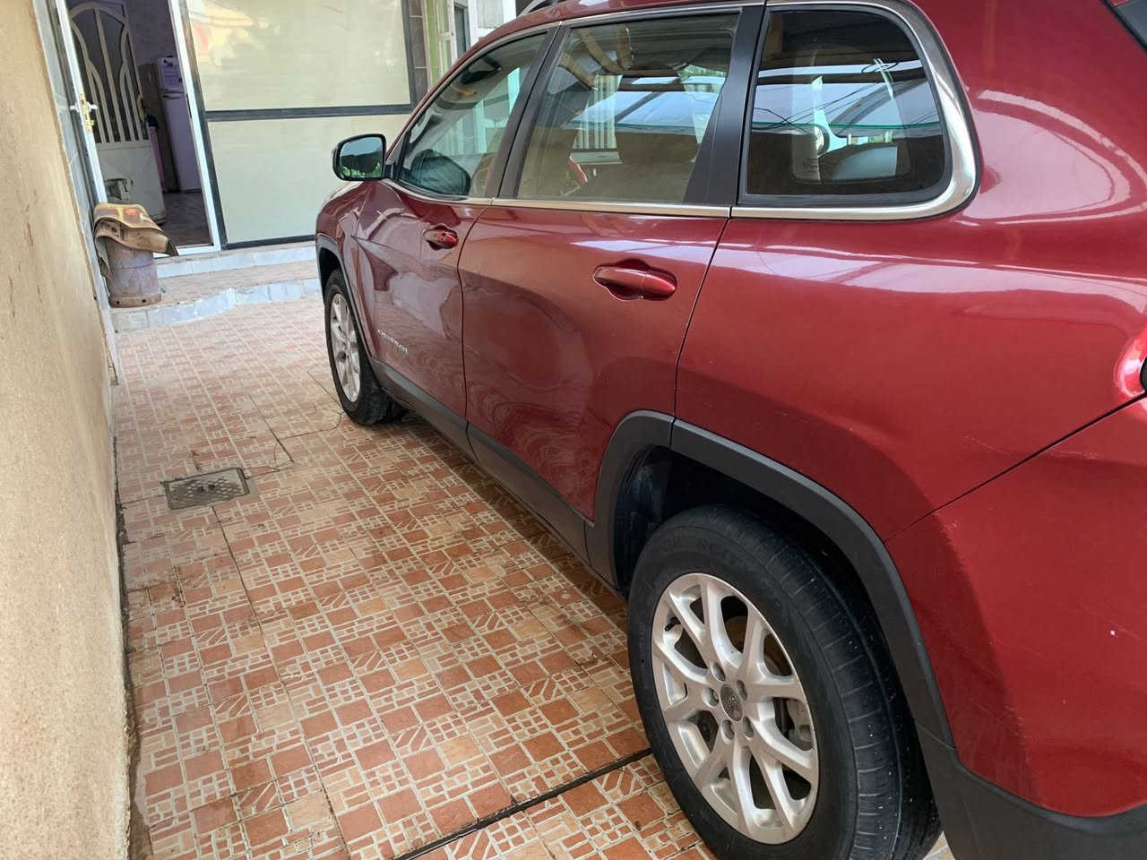 جيب شيروكي بزون 2015
جاهزه من كلشي
 تشغيل عن بعد
 تبريد شغال 
حداديه كامله 
محرك أربعه سلندر 2.4
شاشه كأمره 
و التشغيل بصمه 
وارد أمريكي بيهه 3 قطع 
رقمه بغداد 
بغداد المدائن ***********
السعر 130
