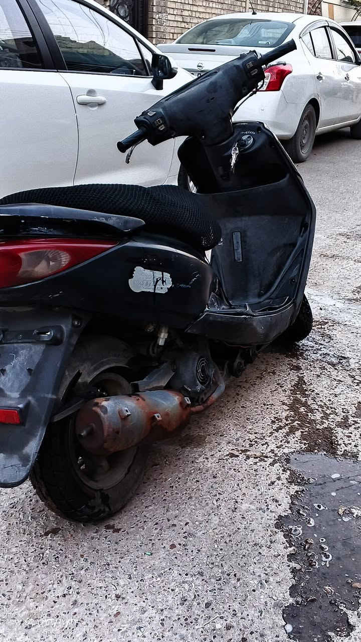 للبيع
السلام عليكم ورحمه الله وبركاته 
دراجة بريز رمبة مستعملة فول مواصفات للبيع
النوع: بريز🏍️
الاستخدام: الدراجة مال رمبة، يعني عملية جداً ومحركها نشط. 
الحالة الخارجية: الدراجة بيها شخوط واضحة بالبدي وموضحة بالصور (البيع على وضعها الحالي).

السعر: 350 ألف دينار عراقي.
بيها مجال بسيط للشراي .

بغداد البياع 
التواصل فقط واتساب 
***********
