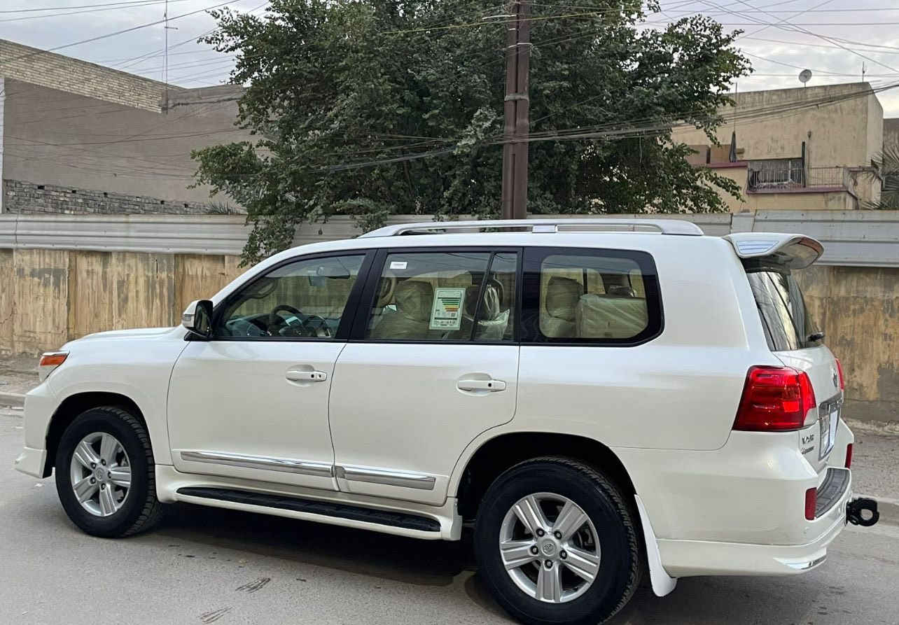 ﷽
لاندكروز ( 2013 ) فكساره VX.R

مواصفات :- فكساره - 8 سلندر - محرك 4600
كشنات كهرباء - كشنات تدفئه وتبريد - 4 بصمات
ماشيه (85) الف حقيقي
السياره جديده ومكفوله من كل شي 
مرقمه ( اربيل )
مكان السياره ( بغداد - الزعفرانيه )

***********
