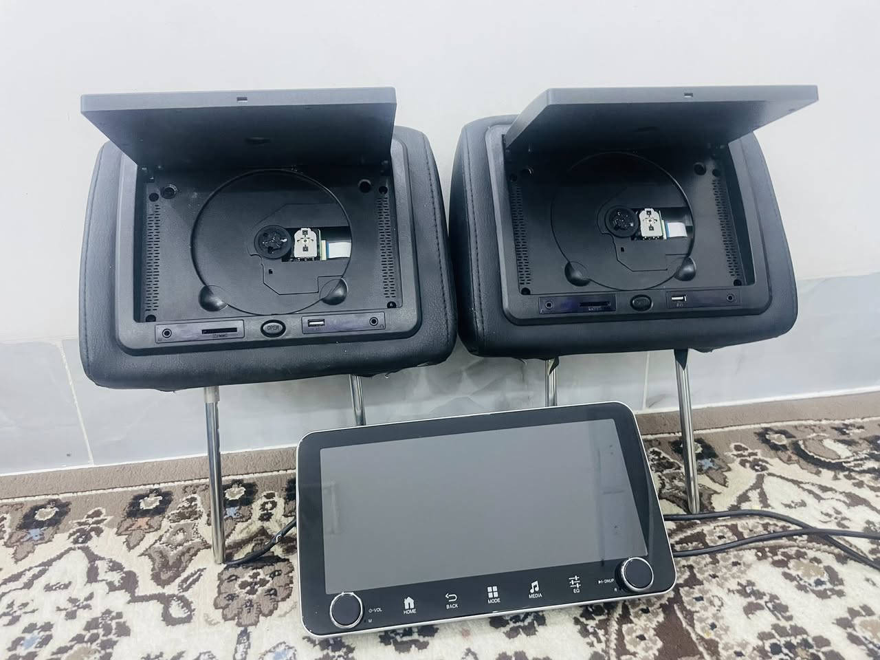 ئەم شاشانە بۆفرۆشتن زۆرزۆر کوالێتیان بەرزە زۆر خاوێنە هەردو کەلەکە فلاشە سیدیە وەزاکیرەیە شاشەکەش زاکیرەی ٦٤رامی ٤رە نرخی هەرسێکی ١٥٠هەزارە ***********
