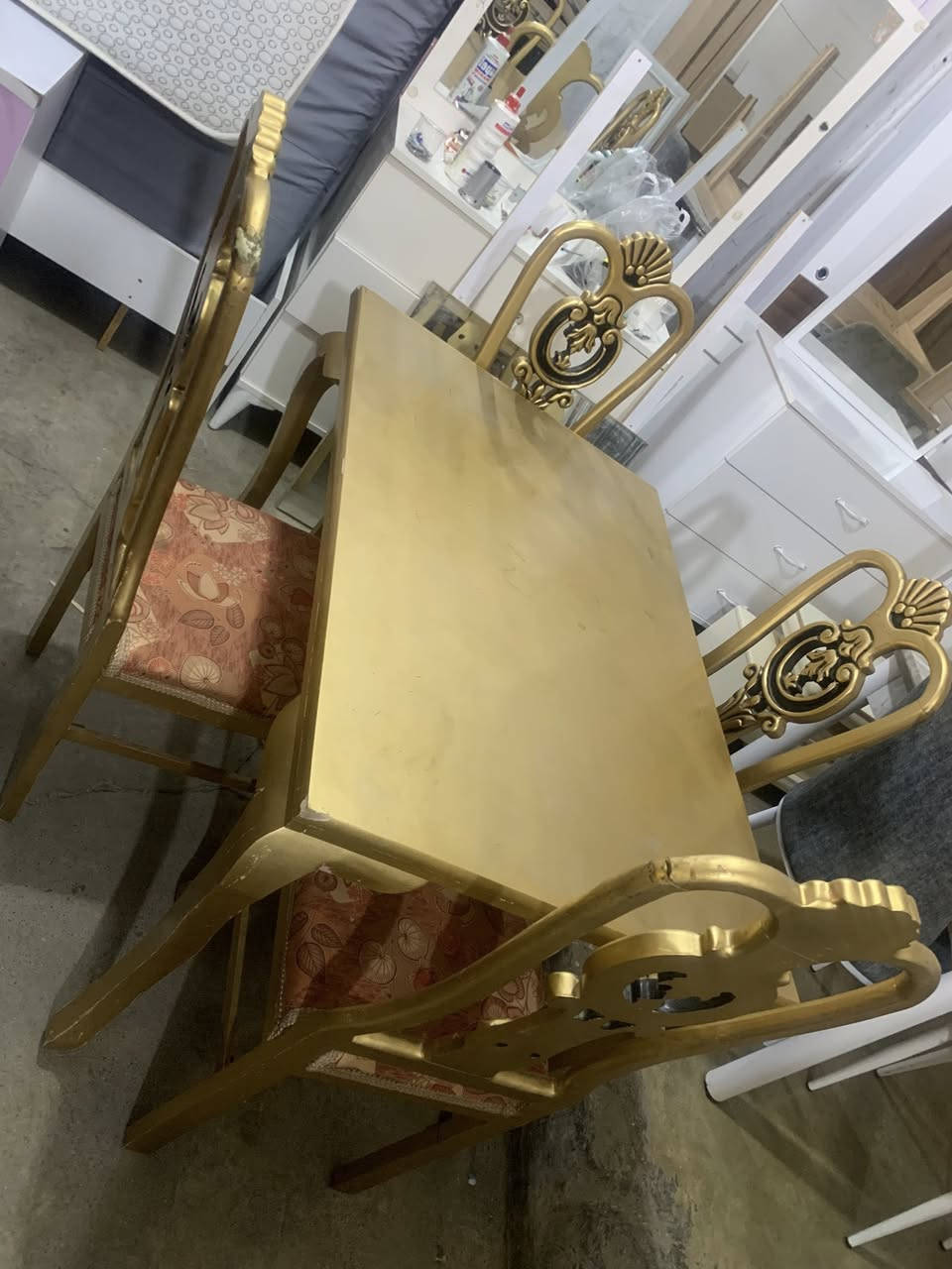 ميز طعام عدد ٢ كل واحد ويا اربع كراسي   العنوان سليمانية للاستفسار الاتصال ***********

