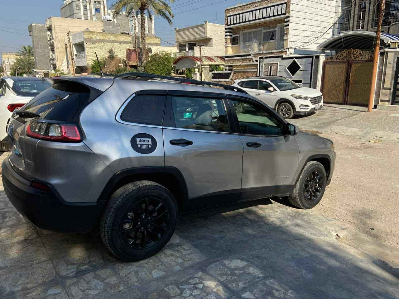 السلام عليكم
جيب بزون موديل 2019 محرك 4 سلندر 2400 سي سي مواصفات لاتتيود بلس بصمة تشغيل وتشغيل عن بعد مقاعد جلد شاشة وسط كرسي كهرباء تحكم ستيرن جهتين كروس سرعة وتحكم صوت واندرويد وكار بلي لايت زينون مع ليد نهاري السيارة عليها ادامة كاملة ومتعوب عليها سيارة مابيها اي نقص صدر امامي جديد تخم تاير جديد باتري جديد نوزلات وكالة جدد دسكات جديدة .
السيارة ماشي 81 الف ميل ورقم اربيل باسمي تحويل فقط. 
حادثها سطحي صفحة الراكب جاملغ وبابين وبدون ايرباك السيارة بدون اي ايرباك كلها سليمة حادث سطحي وصور الحادث موجودة ..بجم كبس بلادي 
السعر 140 ورقة 
موجودة في بغداد 
للاتصال *********** وموجود واتساب
