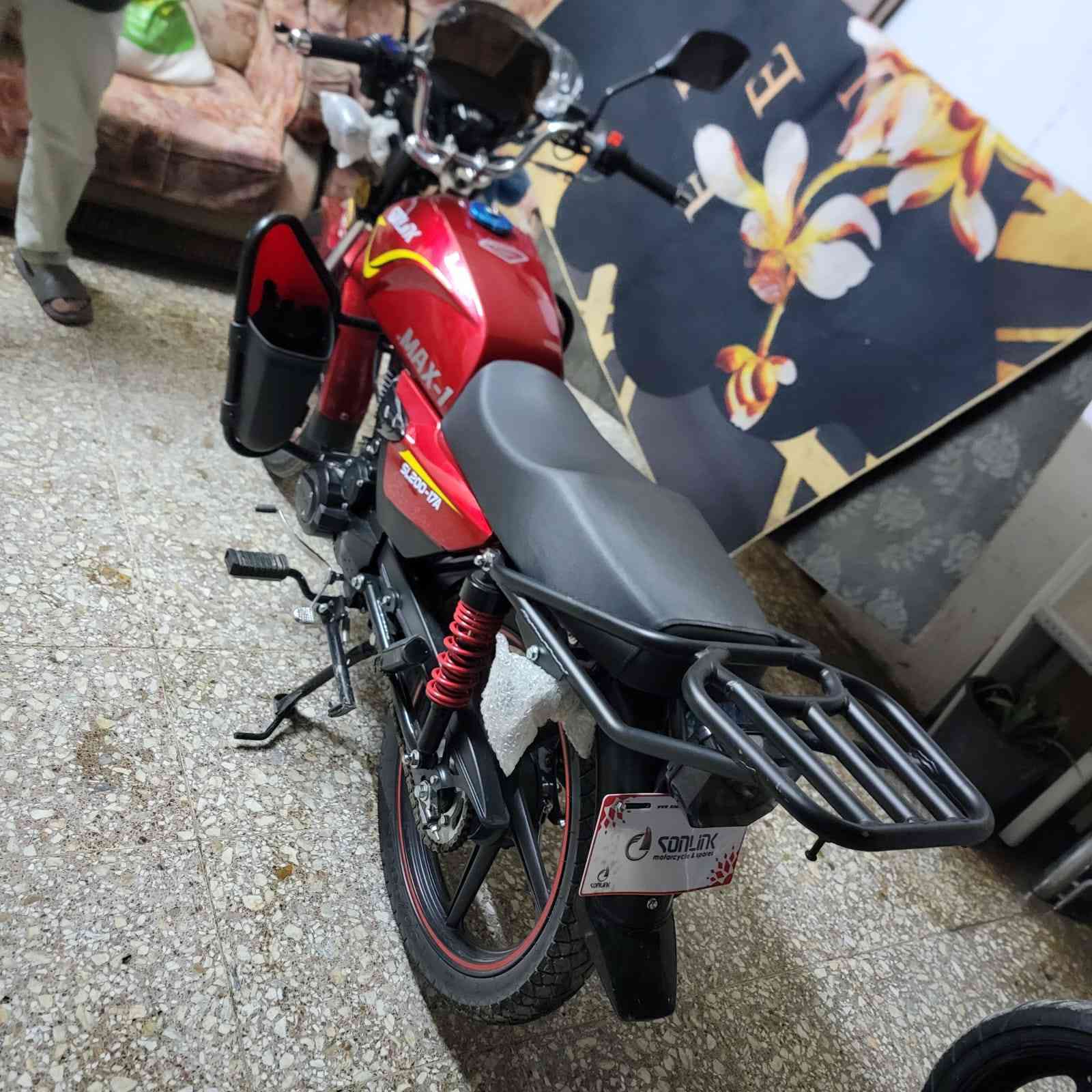 سلام عليكم 
سونك ماكس 1
محرك 200
مكفولة كفاله عامه من تاير للتاير 
صارلة ٢٥ نازلة 
نزلته ب 1100
دراجه بجيس بعده 
لتخابرني شبيه مابيه كلشي مابيه علة وضع شركه 
سعره 850قفل قفل قفل 
بغداد زعفرانيه 
***********
