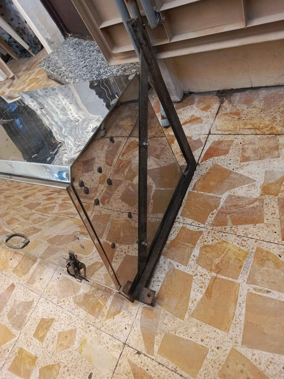 السلام عليكم صندوق للبيع مال هينو جديد باب سلايت مكاني بغداد للاتصال ‏‪***********‬‏
