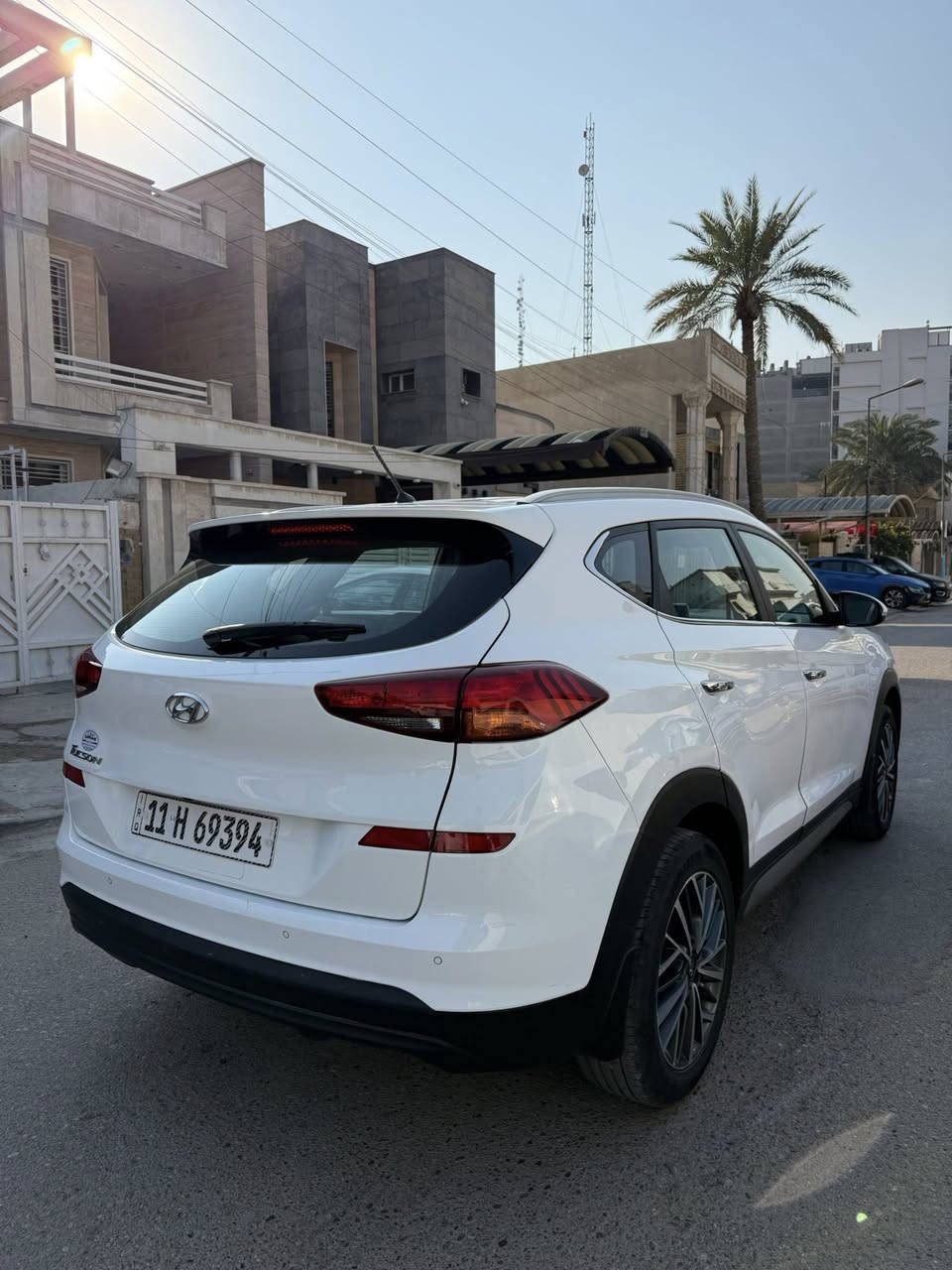 هونداي توسان 2020 خليجية مكفولة 
السعر 194 وبيها مجال بسيط جدا 
رقمها بغداد باسمي وكلشي جديد 
محرك وكير وصدر نضيفات جدا 
تخم تايرات وباتري جدد 
تبريد قطعتين شغال ثلج + تدفئة 
مكفولة بدون قطرة صبغ حتى الدعاميات 
فقط مكانين بارد صغار جدا على كد إصبعين 
سونار جديد موجود 
 بصمة - شاشة - كامرة - جام اوتو -حساسات - اشاير بالمري وشفط - تشغيل وفتح بصمة 
فول تحكم ستيرن - والكشنات الأمامية ثنينهم كهربائية وشاحن تلفون لاسلكي . 
مكاني بغداد المنصور للأستفسار
***********
