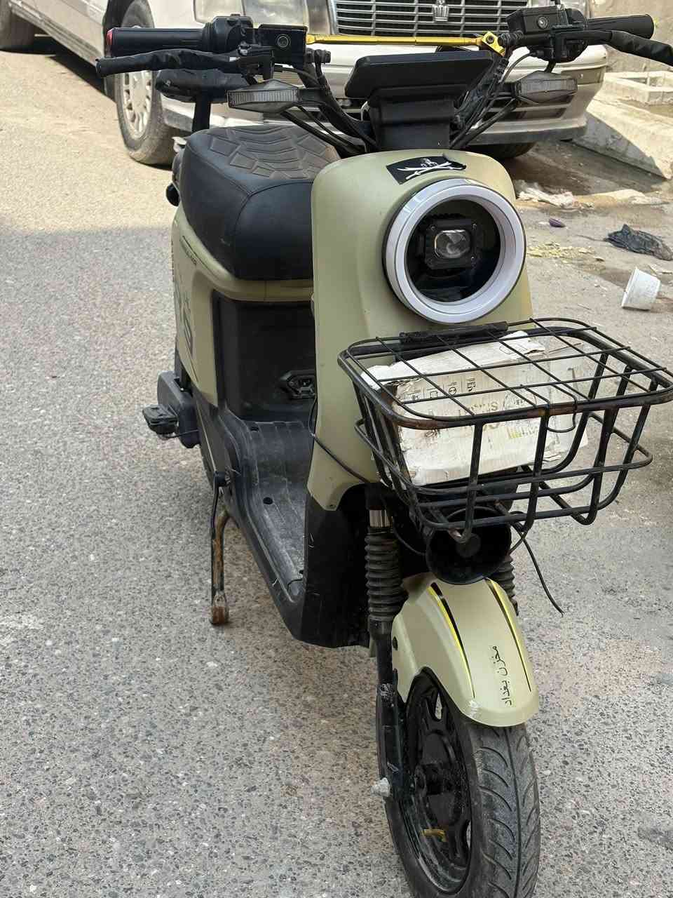 سلام عليكم دراجه r9
للبيع موديل 2025
بطاريه 32امبير 
وياه بصمات ثنين دراجه حلوه 
عدسه زنوه 
اشاره كلشي شغلل بيه 
السعر 450وبيه مجال للشراي 
العنوان بصره 
رقمي***********
