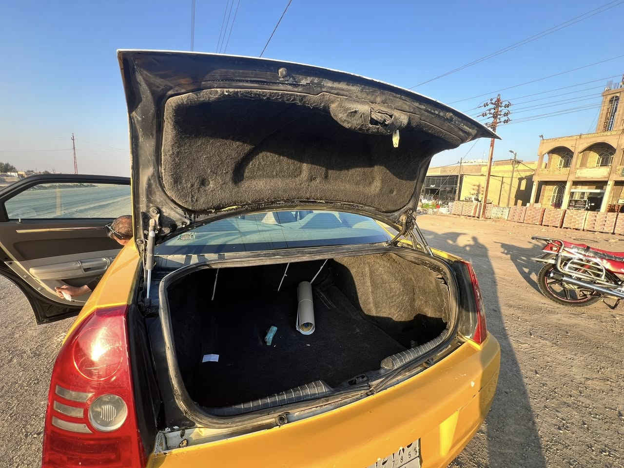 السلام عليكم ابواما 2010 اربع چوك السياره كلشي بيه جديد صدر امامي صدر خلفي  كامل ما بي اي نقص واحد والسياره بيه مكينه جديده شديته يوم 2026/3/1 وبنفس اليوم شديت بلكات جدت ونوزلات ومجاول  وفيت بم جديد وتايرات جددت قبل شهر تخم كامل امامي خلفي جديد وباتري جديد وتبريد جديد كامل كمبريسر وفاربريتر يعني كلشي جديد بالتبريد وتنته دوشمه جديده مثل ما مبين بالصور وبطاين الباب جدد مثل ما مبين بالتصوير وصبغه جديده بالسياره : السياره بدون ضربه والسياره وين متريد تفحص كلشي جديد بيه واذا بيه نقص واحد تشلع عيوني وينزل من سعره و وين متريد تفحص لان السياره متأكد منه كلشي بيه جديد السعر (١١٨ $) مكانه واسط الكوت مركز المدينه لتواصل واتساب او الأتصال بالرقم : ***********
