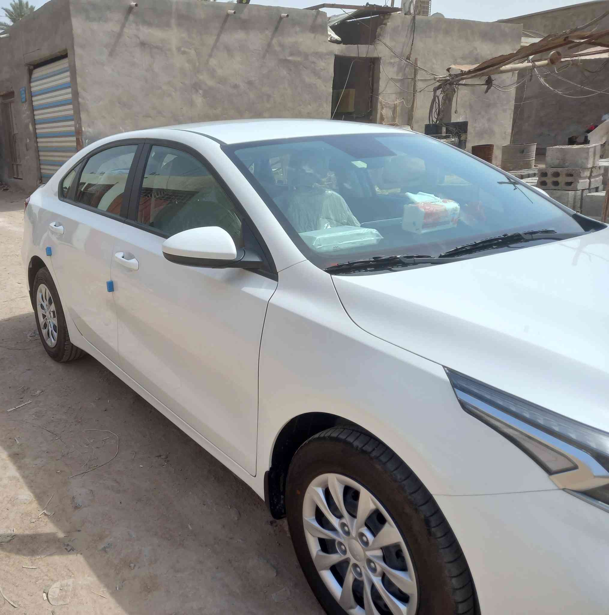 السلام عليكم للبيع سيراتوا موديل ٢٤ بيها ضمان شركه مكينه ٢٠٠٠ ماشيه ١١ الف على وضع الشركه لد امامي تحكم سيرن حساس خلفي  مكفوله كفاله عامه حتى من الزلغ من الدعاميه الى الدعاميه   السعر ١٨٦  للاتصال ***********
