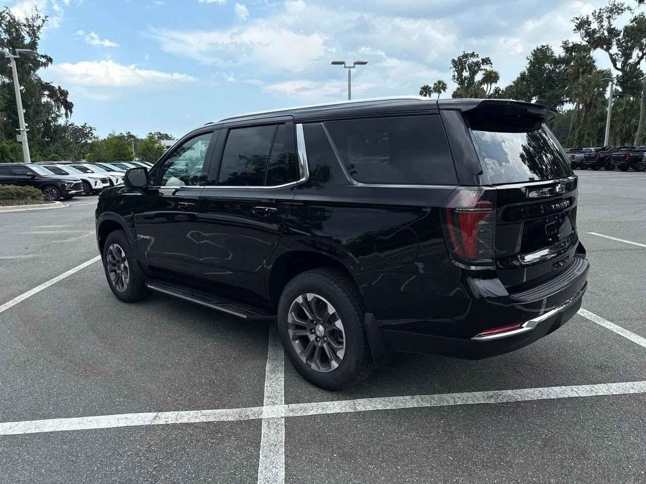 للبيع شيفروليه تاهو LS موديل 2025
السعر 52 الف دولار 
شامل كمرك وشحن ورقم شمالي 
كلين تايتل 
ممشى 4 ميل 
اللون الخارجي:
أسود
نظام الدفع:
دفع خلفي
اللون الداخلي:
أسود فاحم، مقاعد من قماش فاخر
ناقل الحركة:
أوتوماتيكي
المحرك:
محرك V8 سعة 5.3 لتر
مدة الوصول 50 يوم لتواصل خاص


**إذا كنت صاحب هذا الإعلان وتريد حذفه لأي سبب، رجاءا أرسل رسالة إلى الدعم الفني**