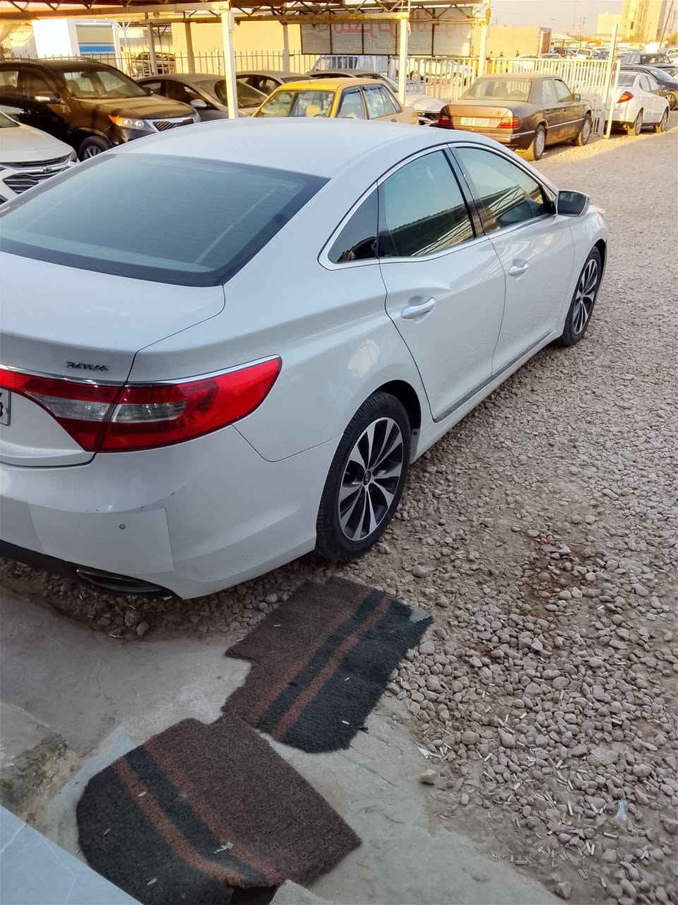 هونداي ازيرا 2012رقم دولي الجديد سعر 135 السيارة مكفولة كفالة عامة ضربة وصبغ وتبديل ماعدى بارد شبر بخشم الجاملغ الامامي جهة السايق  محرك مامفتوح محرك كير حدادية كلة كفالة عامة تخم تاير جديد فول مواصفات ماعدى البصمة والبلرامة بردات كهرباء محرك ٣٠٠٠ تلفون ***********/***********ابو حسين مكان السيارة الديوانية
