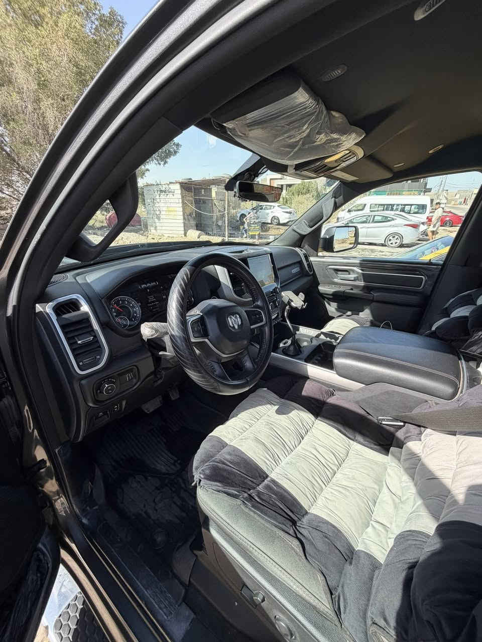 للبيع رام موديل ٢٢   V8 ٥٧٠٠  السعر ٢٦٠ او بيهة مجال
***********
