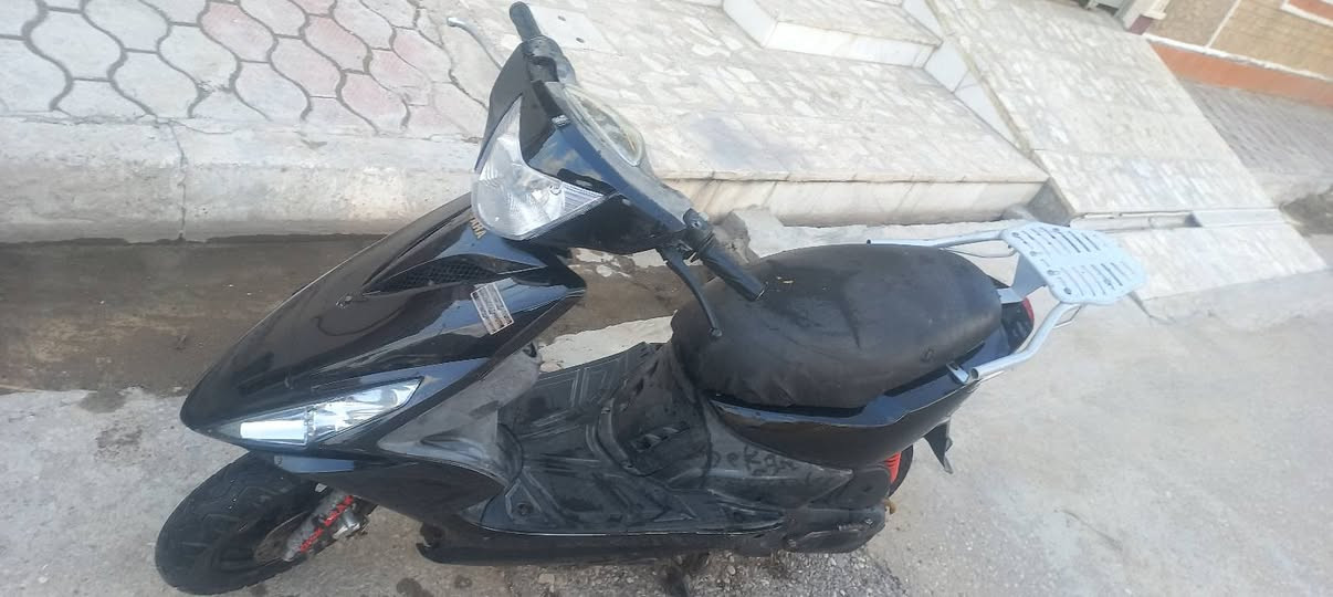 ماكس مضلع كابريتر للبيع 
مكينة 49 بلاد ما مفتوحة 
كابريتر بلادية
مكينة ناعمة صوتها ما ينسمع 
دراجة عليها ادامة كاملة 
دبلات كلها شغالة 
كهربائيات كلها شغالة 
سلف هندر كلة شغال 
المنفيس مالها موجود 
السعر 550 وبيها مجال 
مكاني بعقوبة 
للإستفسار ***********
