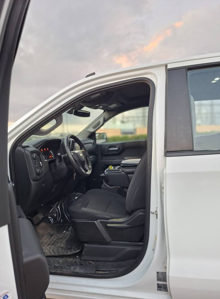 موديل ۲۰۲۲ نوع كوستم باب طويل بودي قصير ابيض ثلجي ماشیة ٥٥ الف مايل بيه صبغ باب خلفي عكس السائق والامامي بيه تكحيل و تعديل PDR وشوية صبغ بالبودي بدون ضرر داخلي بجم وخلف السيارة كبس حتی الدعاميات مابيه صبغ ايرباك فقط بردة و شادلها بلادي محرك ٤ سلندر ۲۷۰۰ تيربو فور ويل تشغيل عن بعد صندوق كهربائي شاشة و كامرة دوار سيارة جاهزة واحد علی واحد باسمي سنوية لحد ۲۰۳۰ السعر ۲٤۰ ومجال  للاستفسار
*********** واتس آب فايبر أربيل, العراق
