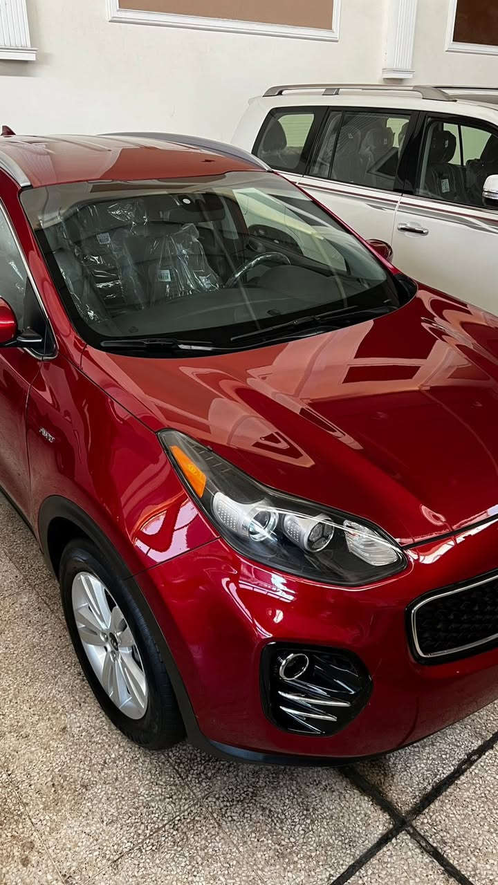 كيا سبورتج وارد امريكي موديل 2018 فور ويل مكينه 2400ماشيه 66 الف سياره كلش جديده بس باب خلفي صبغ السعر 153 بيها مجال بسيط مكاني بغداد رصافه رقم ***********
