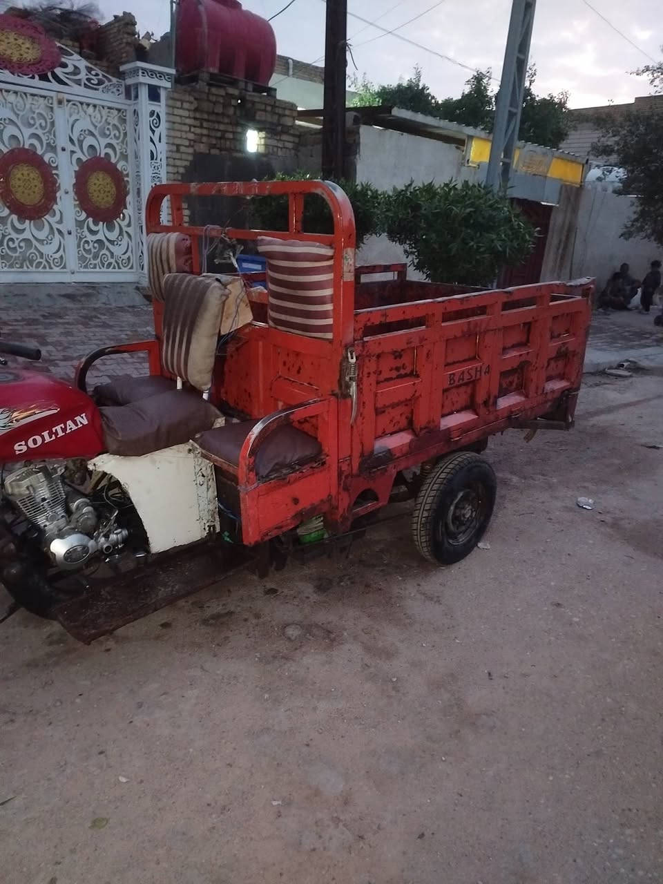 سلام عليكم ستوته البيع شغاله اوراق بسمي اصولي وعنوان ابو رمانه وكيلها الحيدري  سعرها 950 وبها مجال حق جيه وهاذا رقمي ***********
