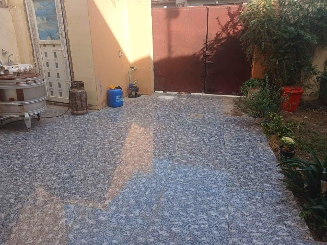 يالله بيت للبيع طابو زراعي سند25المساحه 200م يتكون غرفه صاله مطبخ ستقبال صحيات داخليه خارجية مناور كراج كبير حديقة بناء طابوق سقف مسلح خدمات كامله الموقع كربلاء طويريج حي الجمعيه شارع أصحاب الكساء قريب شارع الوسط استفسار اكثر مراجعة مكتب الجمعيه للعقار مراسله او تصال 
*********** 
***********
