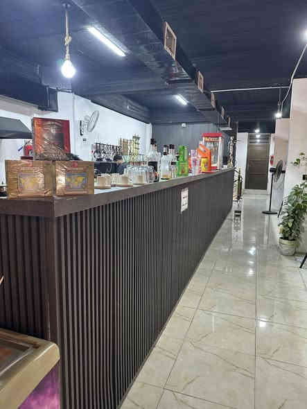 السلام عليكم
كوفي سياحي للبيع مجهزه باحدث الاثاث 
مساحه الكوفي ٥٠٠ متر مربع
مدفوعه ايجار سنتين من ٢٠٢٥/٥/١ 
ايجارها سنوي ١٣ مليون
تحتوي على نضام كاشير وسبالت عدد٦
ونضام كنفيره  عدد ٢
شاشات عدد ٥ حجم ٧٥
برادات عدد ٢ ومجمده
سستم صوت متكامل
سستم كامرات متكامل
مطبخ متكامل بافضل المكائن
سستم طوارء ونذار حرائق
كنفيرات ارضيه من افضل الانواع عدد ٧
تحتوي على غرفه كادر مجهزه بالكامل
موقع الكوفي كربلاء على الشارع العام نفق الامام العباس
بالقرب من مستشفى العباس الاهلي
على طريق الزوار داخل القطع

للأستفسار التواصل على الارقام التاليه

‭+٩٦٤ ٧٧٢ ٤٤٠ ٣٣١٣‬

‭+٩٦٤ ٧٨٠ ٢٤٩ ٩٨٧١‬
