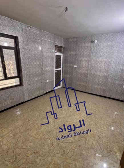 #للايجار_في_السيدية 
دار سكني مساحة 50 متر مدخلين

يحتوي على غرفتين نوم وصالة ومطبخ وخدمات 

الايجار 750 الف 

للاستفسار ***********
