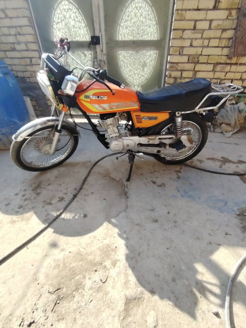 السلام عليكم دراجه للبيع نوع تايكر موديل 24 اوراق كامله دراجه مكفوله محركه ما مجيوس 550وبيها مجال العنوان القاسم الرقم ***********
