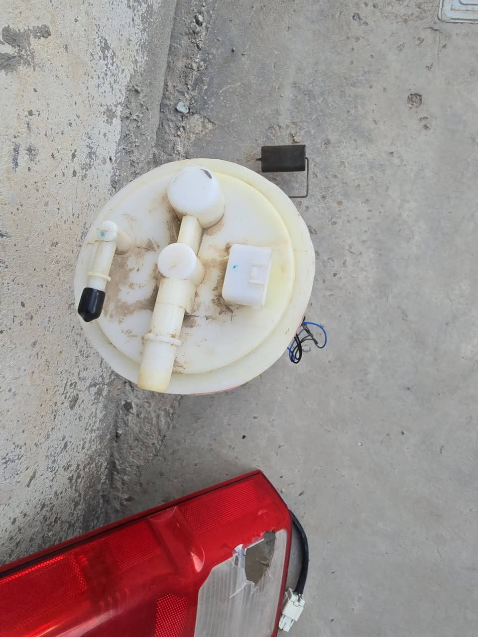 عبوه وارد أمريكي نيسان باثفايندر نقصها فيت بم ٤٠ الف بك لايت واحد مضرر الجه اليمنه اشاره البك والجه اليسره سليم كاملات الزوج ٤٠ الف ابيع شلع ٧٥ الف الشراي يتواصل ***********
