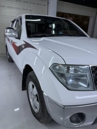 نيسان نيڤارا  2009 للبيع  كير عادي  محرك بلاد السياره نظيفه جداً ..  ل...