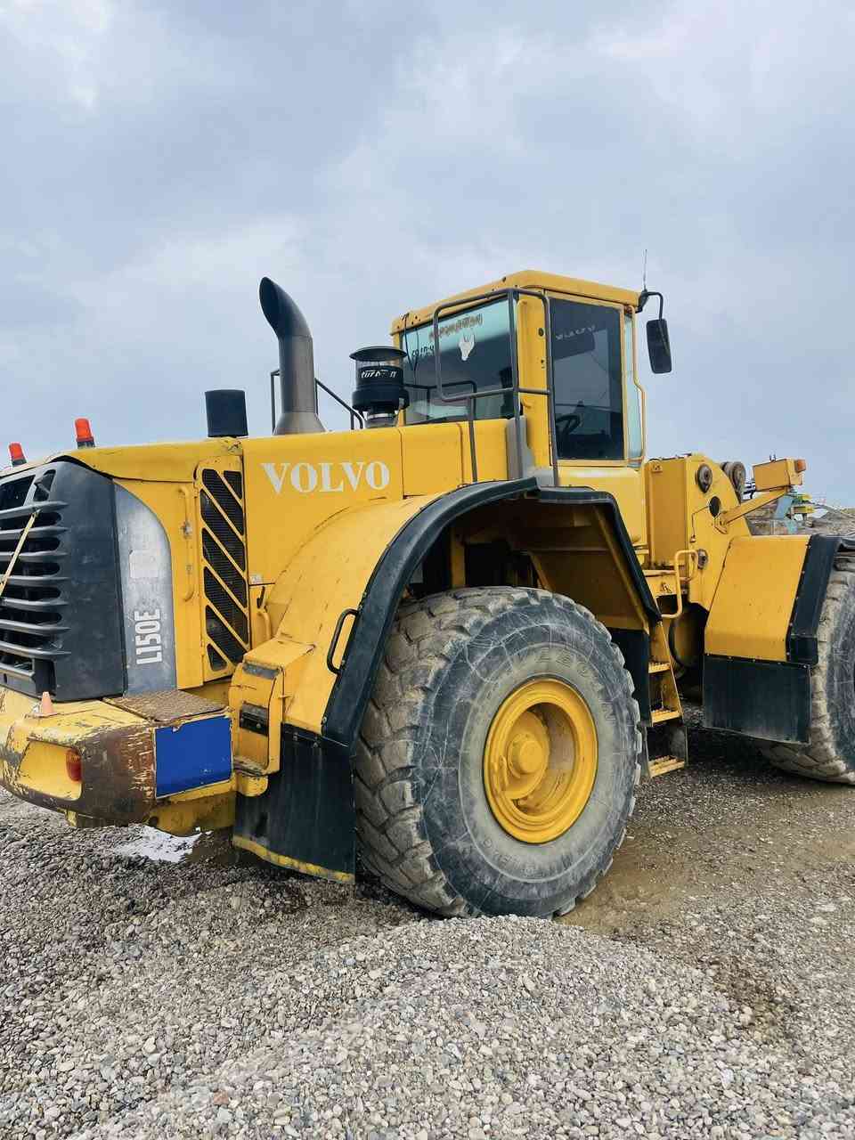 السلام عليكم شفل فالفو م2003 سليمانيه جاهز للشغل كير ومحرك بم ونوزل للاستفسار ***********..***********
