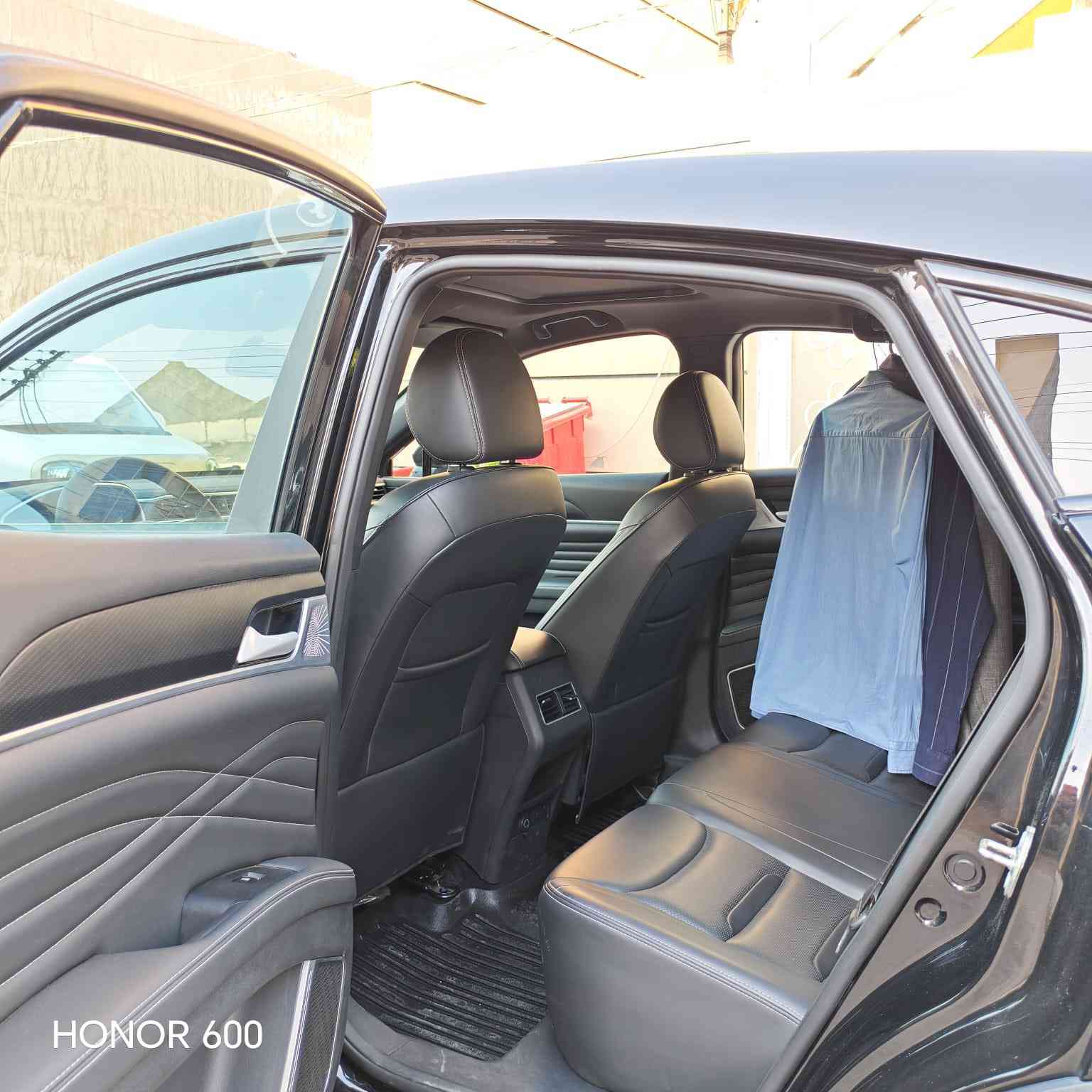 dong feng ix5 sport 2023
سياره جديده وبعدها بضمان الشركه دهن وفلتر من الشركه والتبديل على ايدهم يعني ضمان الشركه 
كير ومحرك ياباني 1500 تيربو 
ثلاث انظمة قياده 
اقتصادي وسبورت واعتيادي 
فول بفئتهه فتحه سقف 
تبريد قطعتين 
فول تحكمات ستيرن 
تثبيت مسار 
اوتو ستوب 
اوتو هولد 
مانع انزلاق 
فول ايرباگ
مود قياده ضد الثلج والامطار 
مود قياده عند المرتفعات 
مود قياده عن المنحدرات 
7 سماعات و6 سبيكرات مع نظام صوتي دولبي 
ستيرن جلد بلاد 
كشنات جلد
بصمة دخول وتشغيل بصمه
شاشة تحكم 11.5 انج 
كل ادوات السياره كاملة سبير وجك والعده  
 عداد المشي :١٧ الف كيلومتر 
مكفولة كفالة عامة 

السعر ١٣٨ ورقه وبيهه مجال 
للاستفسار الاتصال على الرقم
متواجد واتساب
***********
مكان بغداد حي الجهاد
