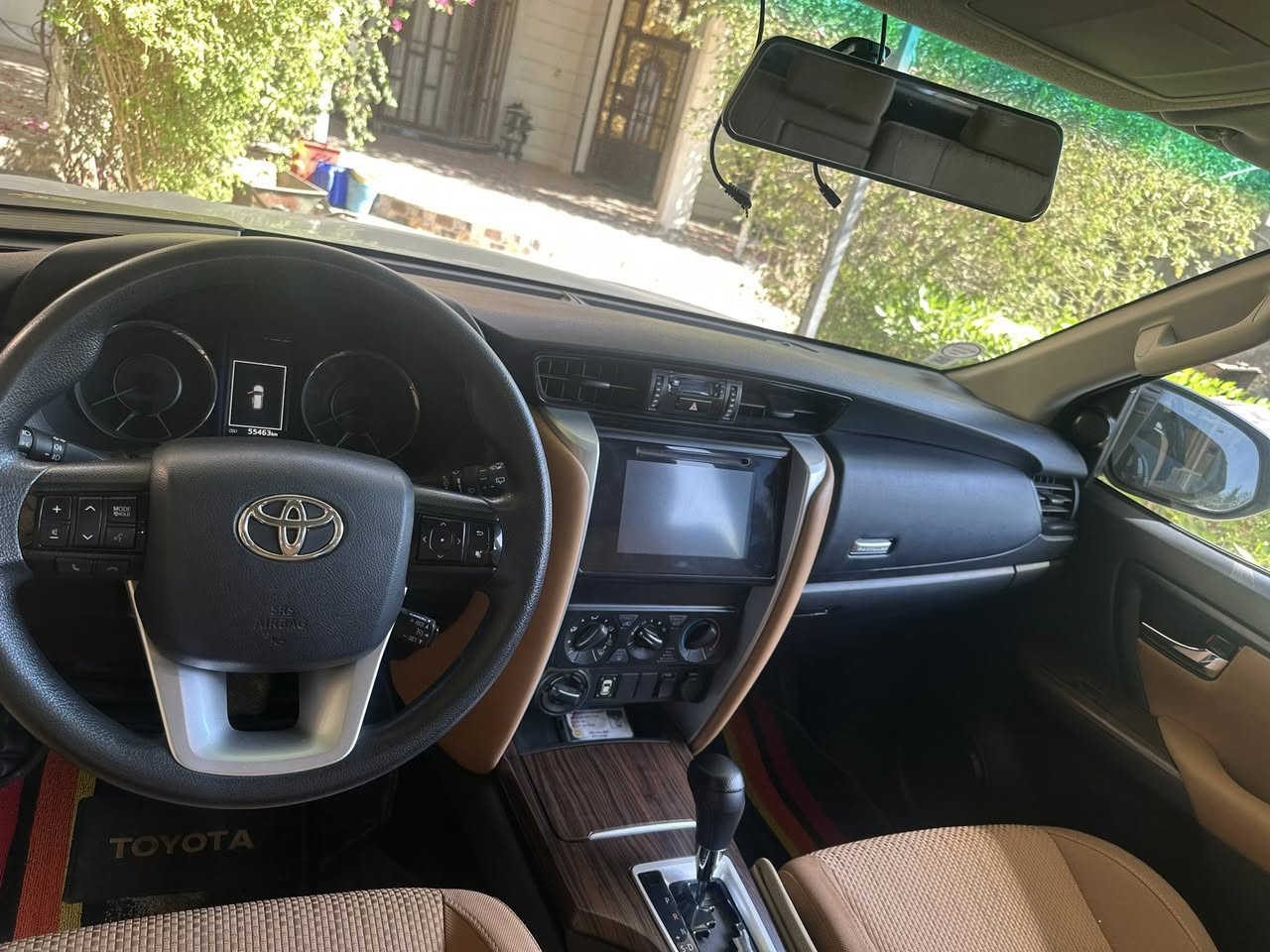 السلام عليكم.
تويوتا فورجنر وكالة ساز
كفاله عامه بيه رصعتين خفيفات كلش فقطط
كير محرك صدر كفاله
رقم بغداد هزه ورقم جديد باسمي 
محرك ٤ سلندر المرغوب ٢٧٠٠
ماشيه ٦٠ الف
نضافه ١٠٠٪؜
تخم تاير جديد ادامه كامله للسياره
السعر ٢٨٥ بيه مجال بسيط 
يرهم مراوس بشي معقول 
المكان بغداد ابو غريب 
***********  متوفر واتساب
