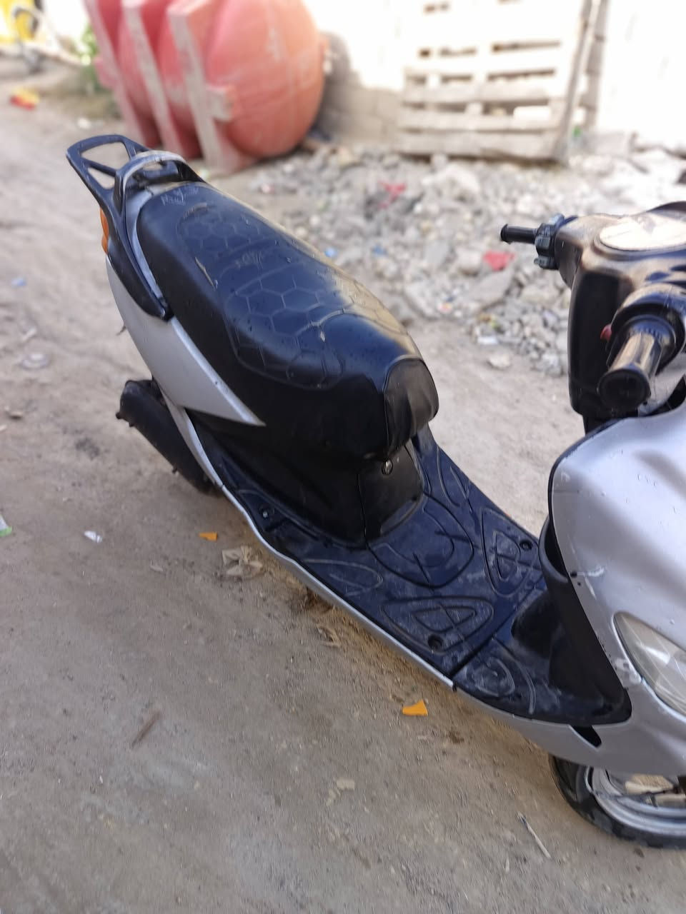 سلام عليكم درجة اكزز لبيع نضيفه كلشي شغال بيه سلف هندر عوزه باتري لايت مكينه ناعمه  شلعه حلوه سعره مناسب 180مكان ناصريي مركز وشراي ***********يتصل عله رقم
