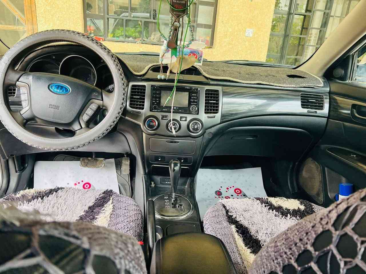 السلام عليكم
اوبتيما2010 محرك 2000 دوش وارد خليجي
حداديه كير محرك كله جاهز 
سياره لونها جارد بيها ضربه ب الجاملغ الايمن وطخطخات واضحه وصبغها جارد سنويه نافذه 2017 ماعليها اي غرامات سعر 87 وبيها مجال
إستفسار ***********
