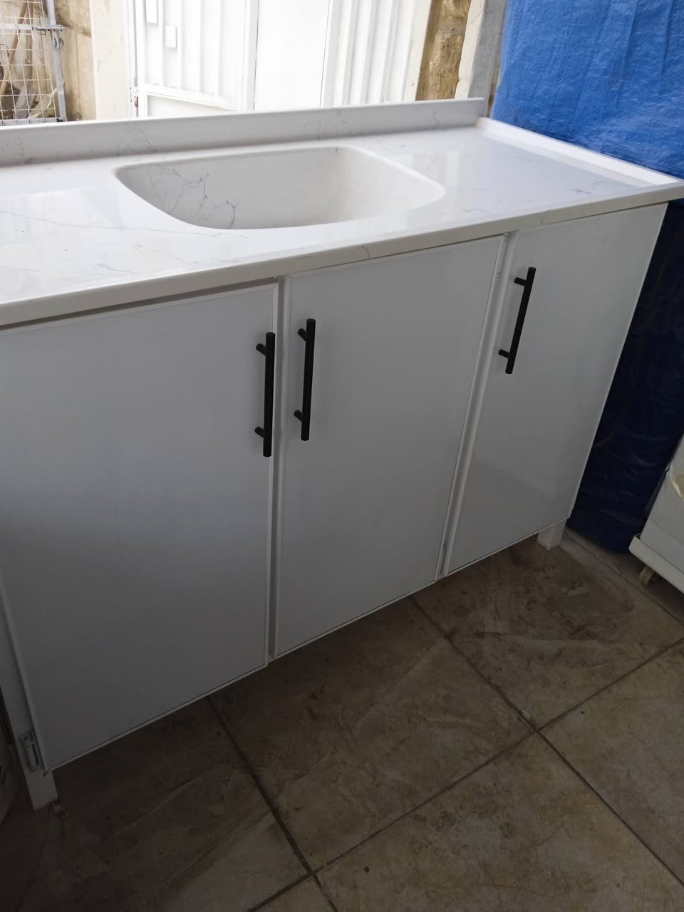 كاونتر سنك المنيوم ٣قطع جديد مامستخدم الارضي مترين ونص والملحق مترين ونص والسنك متر  و٣٠ هفلان قرب جامع سيد طيب ***********
