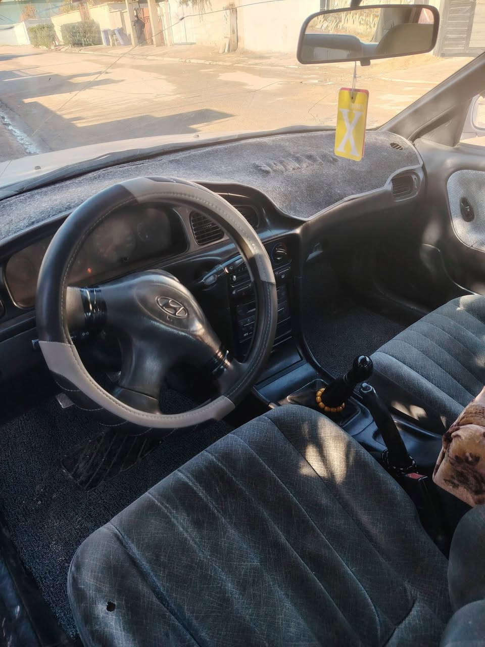 السلام عليكم
سوناتا تو ١٩٩٤
جاهزة گير مكينة ١٨٠٠ مفتوح المرغوب بيها بداية صرف محرك نشط لحد الان مامفتوح 
سيارة بلادية بدون صبغ
كلها على وضع الشركة 
كهربائيات ماملعوب بيها ابد
استخدام شخصي ٨ سنوات عندنا وباسمنه
من العبيدي لحصيبة فقط
كهربائيات شغالة
دوشمة جديدة تخم تاير جديد باتري جديد سلف بلادي مال حاوية جديد 
كمبريسر بلادي موجود تبريد نقص ماعرف شنو
گشرها بلادي نظيف مثل ماموضح بالصور 
سنوية ٢٠٢٨ باسم أخوية
سيارة ناعمة ونشطة دهن وبنزين فقط الجناي يعرف نعومة السوناتا النظيفة
السعر ٤٤ وبيها مجال بسيط بدون مراوس

#ملاحظة جماعة ثلاثينيات مابيع بهيج سعر ماترهم لاتحرجني ولا احرجك 
شراي وتعرف بالسوناتا وتعرف البلادي النظيف يسوا أتصل وحياك الله 
مكاني ناحية العبيدي القائم
***********
