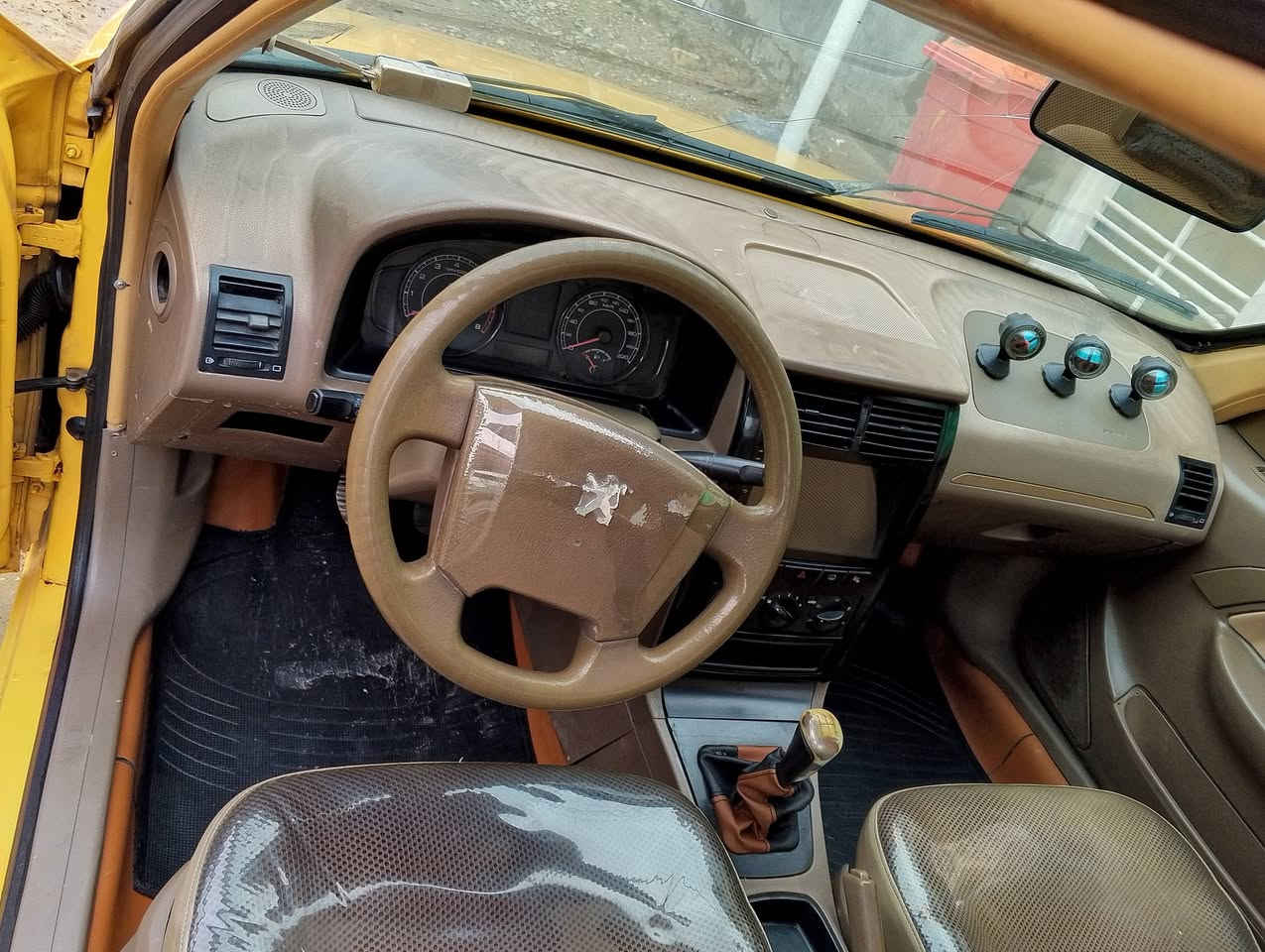 بيجو اكد للبيع مديل 2016 ***********
دشبول نفخ 

تخم تأير ابو الخط 

مكينه صالي سبوع من مجفتهه

مكان الحبيبه السعر 45 وبيهه مجال حكم الجيه
