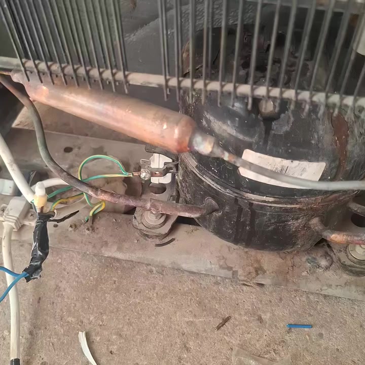 السلام عليكم ورشة وسام الطائي لصيانة كافة انواع الثلاجات والمجمدات وبرادات المحلات وشحن انواع السيارات واذا ماعندك سيارة نوصلك للبيت بأنسب الاسعار مكاني مقابيل مركز الشرطة قريب هدية ع للاستفسار الاتصار على الرقم ***********. ***********
