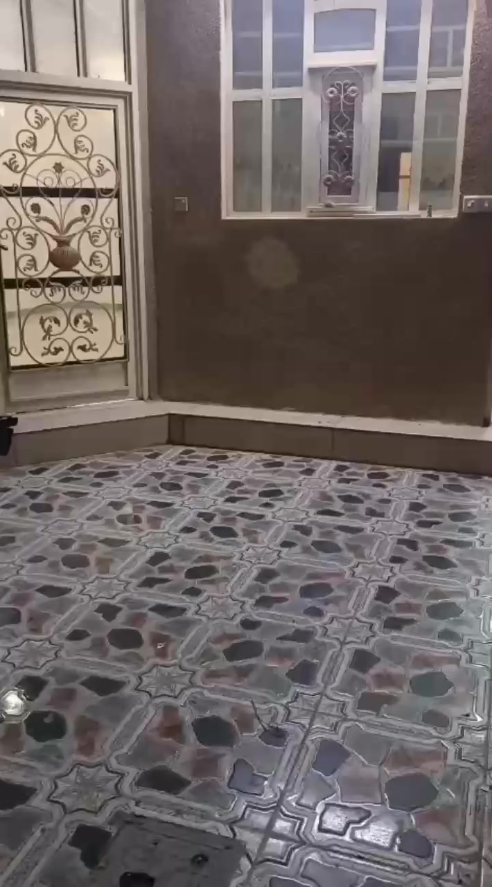 بيت للأيجار في منطقه الكوريين
على من يرغب به 
الاتصال على الرقم ***********
