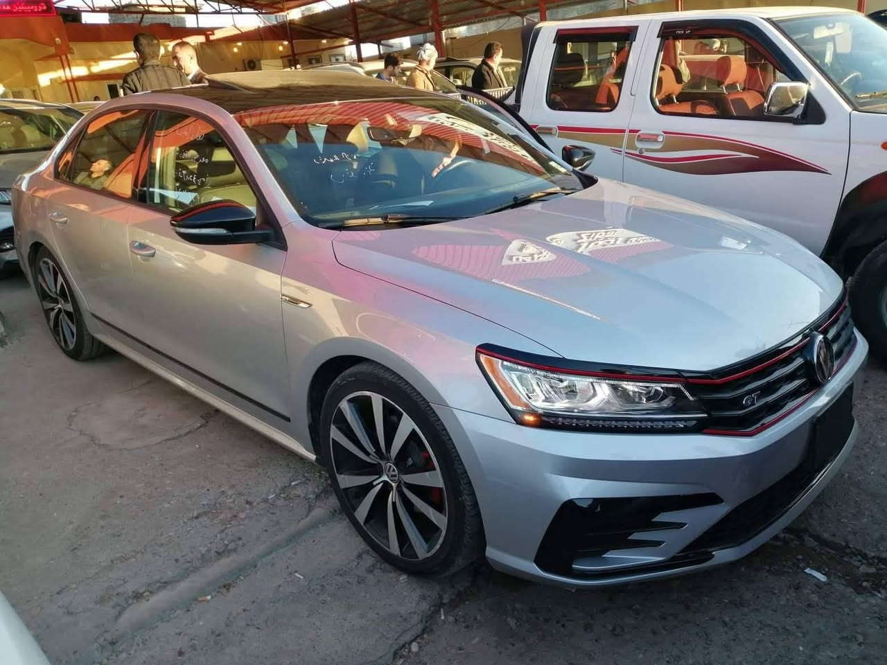 فولكس واگن باسات 2018 Gt 
لونين سلفر+سقف اسود ..شركة
فول مواصفات
  س6سلندر محرك يعني 
بدون توربو  تنفس طبيعي 
ماشية 72الف 
الضرر فقط الصندوق وجاملغ خلفي
بدون مصرف 
  لمزيد من المعلومات اتصل ***********
السعر185
