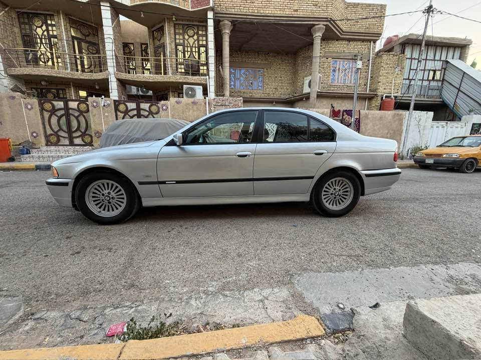 السلام عليكم BMW صقر موديل 2001 حجم 528 مصبوغة عام سيارة جاهزة رقم بغداد باسمي السعر 90$ قفل مكاني واسط كوت للتواصل ***********
