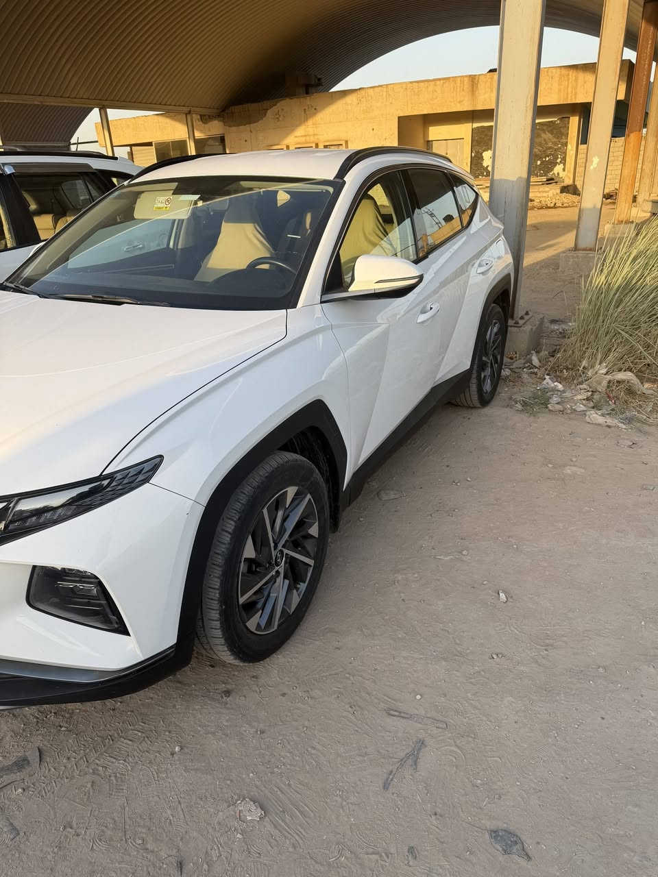 توسان 2022 خليجي، فول مواصفات عدا الفتحة.
• محرك 2000cc (دوش)
• كشنات كهرباء عدد 2
• شاشة Apple CarPlay و Android Auto
• شحن لاسلكي
• إشارة بالمرايا
• بصمة دخول وبصمة تشغيل
• نظام ترحيب + طي مرايا كهربائي
• ويا كب كروم
• لايت LED أمامي
• بك لايت LED
• سونار حديث

السيارة جاهزة وما بيها أي نقص، كفالة عامة عدا بارد شبر بالباب الخلفي عكس السائق مع بعض الخدوش البسيطة.

📍 مكان السيارة: حلة مركز اللاستفسار الاتصال ***********
