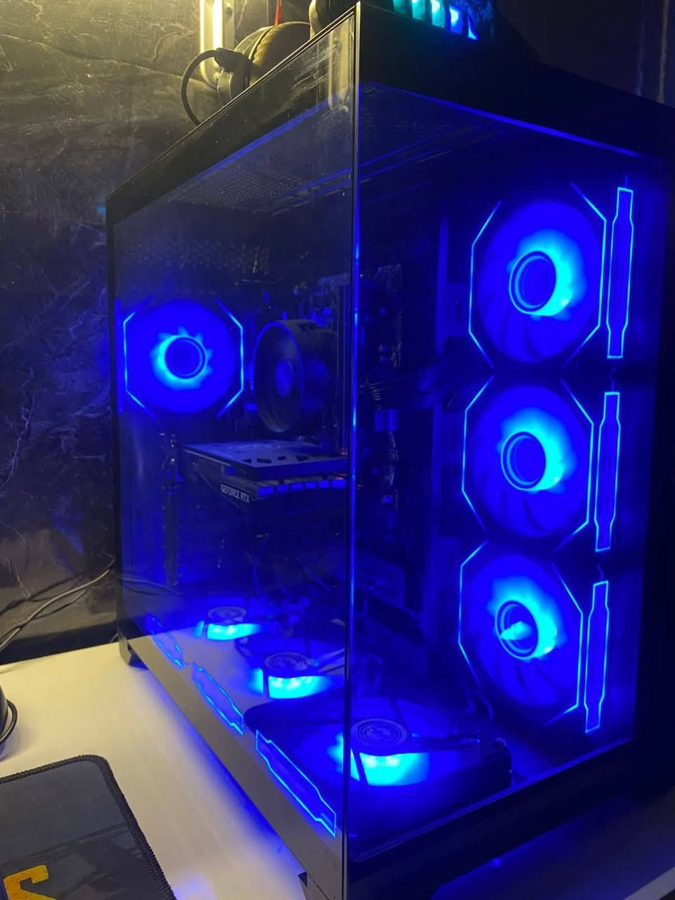 حاسبة للبيع
مذربورد asus 2025 

بروسسر (معالج) AMD Ryzen5 5500

رامات puskill 16 گيگا DDR4

كارت شاشة msi نيفيديا RTX 3050 

اقصى اعدادات بكل الالعاب تشتغل مرتاحة 

الكيس herogear xL 2025  

7 فان rgb بي تقريبا 10 الوان وتحكم 

كيبورد jertech rgb 

ماوس وسماعات محيطي rgb 

سماعات خارجية حلوة صوتها مرتب وعالي 

جويستك gamesir t4w كلش مرتب وحلو بالالعاب 

ماوس باد جبير 

شاشة msi قياس 24 

180فريم تنطي 

الميز ممتاز 120*60 
وياها ups
ارتفاع 80
ملاحظه طالب سادس واريد ابيعها لان مجاي ادرس
مكاني بغداد العبيدي
*********** رقمي
