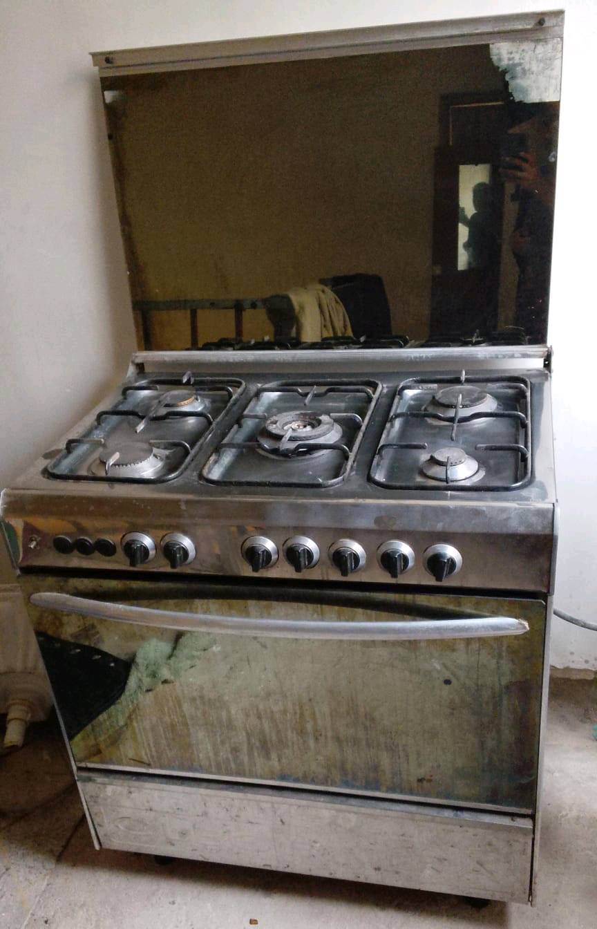 سلام عليكم طباخاتمصريه مستخدمات نضيفات جداً شغالات عل فحص وضمان اختار صوره وراسل متواجد  واتساب فقط
***********