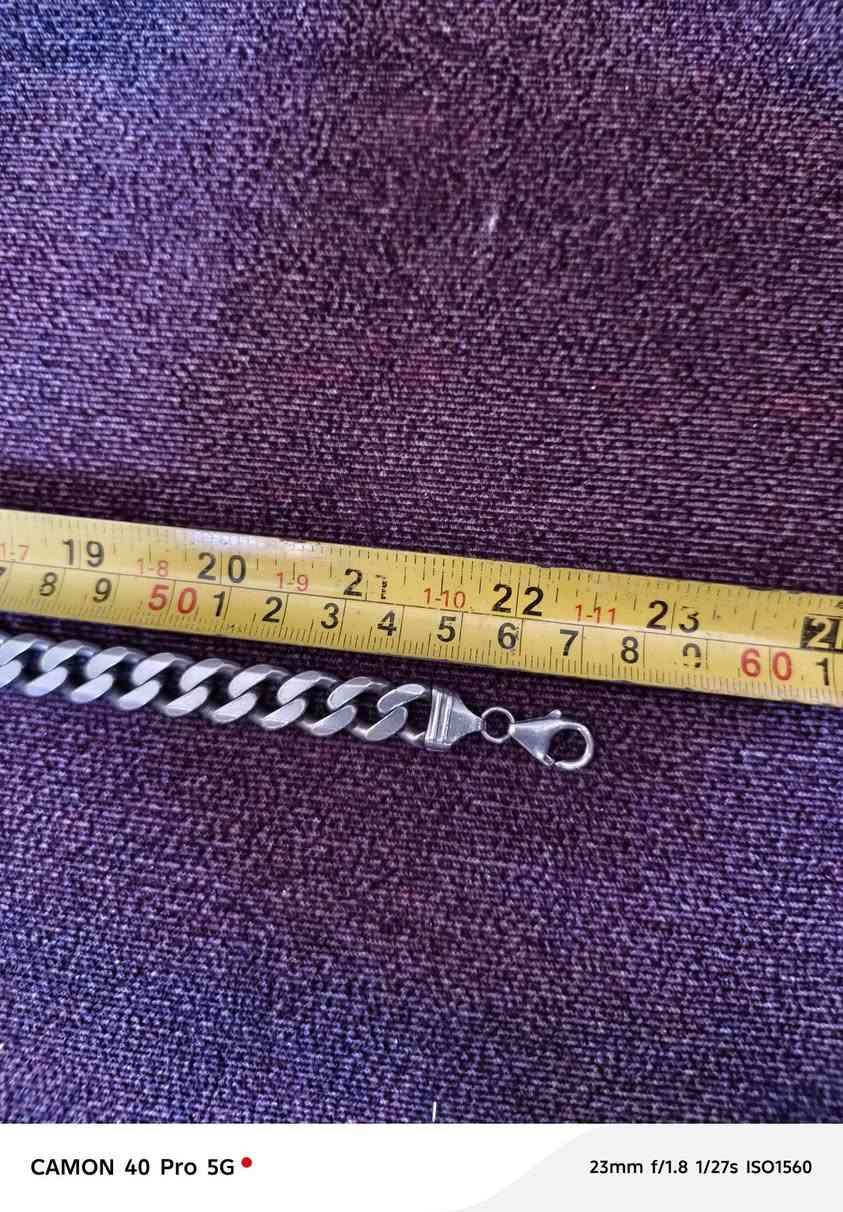 السلام عليكم زنجيل فضه ٩٥ غرام 
الغرام ٤٠٠٠
المكان بغداد الشعب
هاتف ***********
