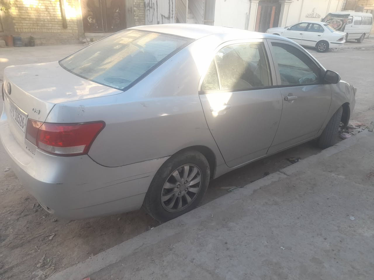 سلام عليكم  اخوان  
بي واي دي جي ثري  واسط مشروع وطني بسمي  مكانها بغداد الشعب
كير ومحرك نضيفات  تبريد شغال  جاهزه
بيها نواقص  بسيطه  صدر واشر قبق ولفات
قطره ماتنقص  سعرها٣٧
وبيها مجال حق الجيه
***********
