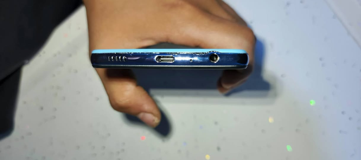 موبايل جلكسي A52s 5G ذاكرة 256 رام 8 تليفون كلش حلو و نضيف 

السعر 170 
الررقم ***********
