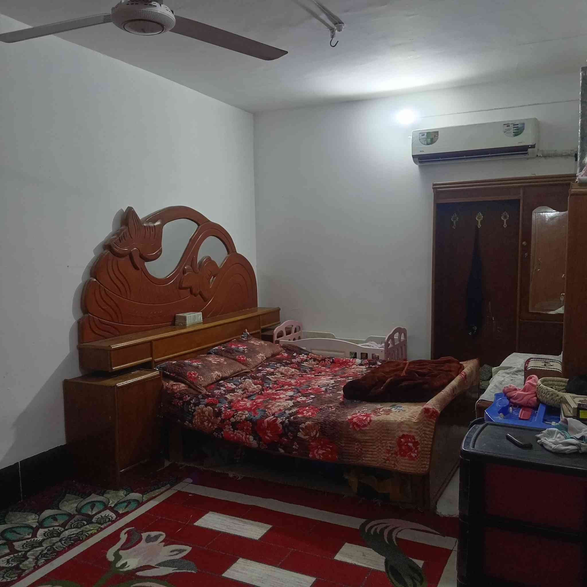 السلام عليكم ورحمة الله وبركاته بيت للبيع ١٧٣ متر مع اثاث البيت نظيف كلش بي غرفه وصاله ومطبخ قرب مدرسه فيصل دلول واستقبال وصحيات  وساحه جبيره ***********
