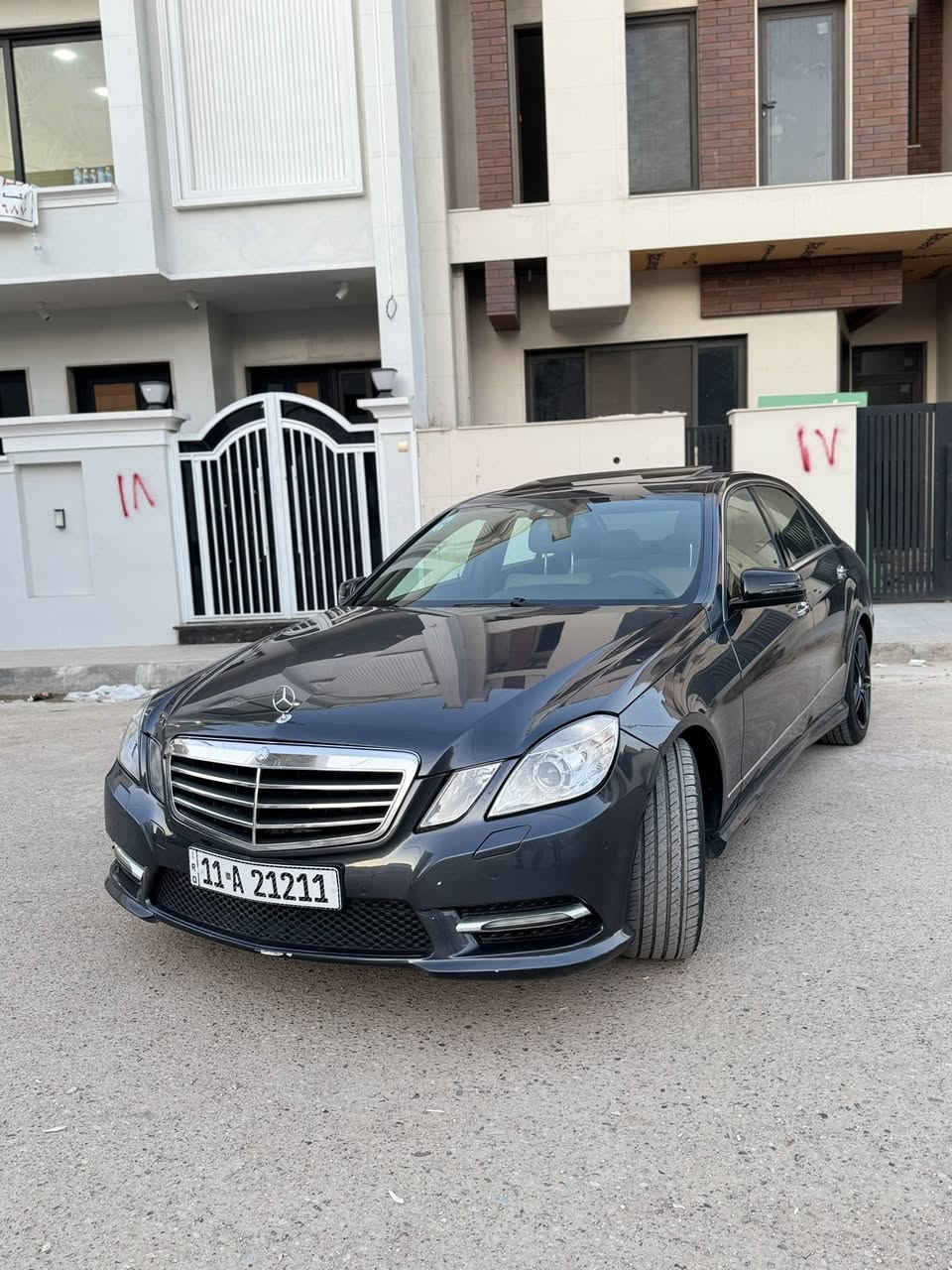مارسدس E350 موديل 2013 
رقم بغداد مميز 
فول مواصفات سلايد فتحة تو ويل 
حادث بنيد وبدل نفس الون 
ماشية 150 
سيارة حيل نظيفة كلشي عل بلاد جديد 
سنوية هزة كلشي جديد
باسمي السنوية
سيارة مابيـها دينار مصرف كامل من كل نواحي
السعر 185 وبيها مجال 
مكاني بغداد الدورة
رقم ***********
