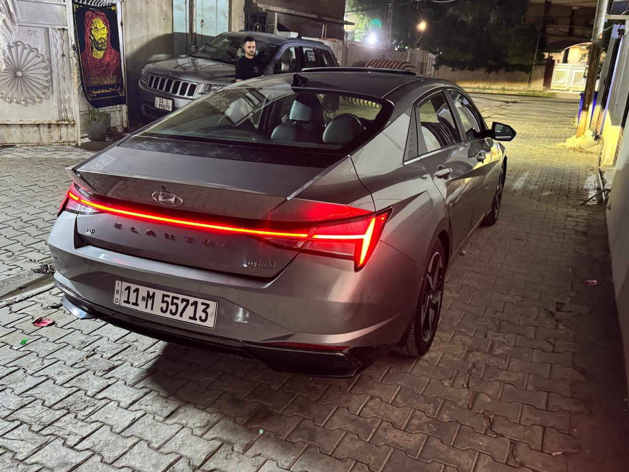 سلام عليكم. الانتره هايبرد. فول مواصفات. 
موديل 21 
حادثه بنيد بدون ايرباك.  صور الحادث مرفقه. بصوره. 
السياره كفاله كير مكينه حداديه. تبريد. ماشيه 53 ميل 
مكان السياره بغداد المنصور.  رقمي *********** 
السعر. 150. ونشكر تعاونكم معنى 😎.
